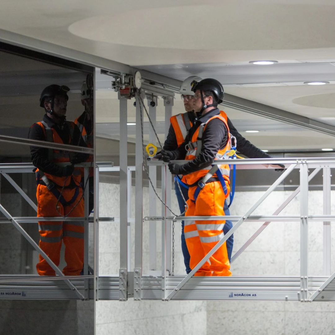 Victoria Station, Travelling Gantry, Training