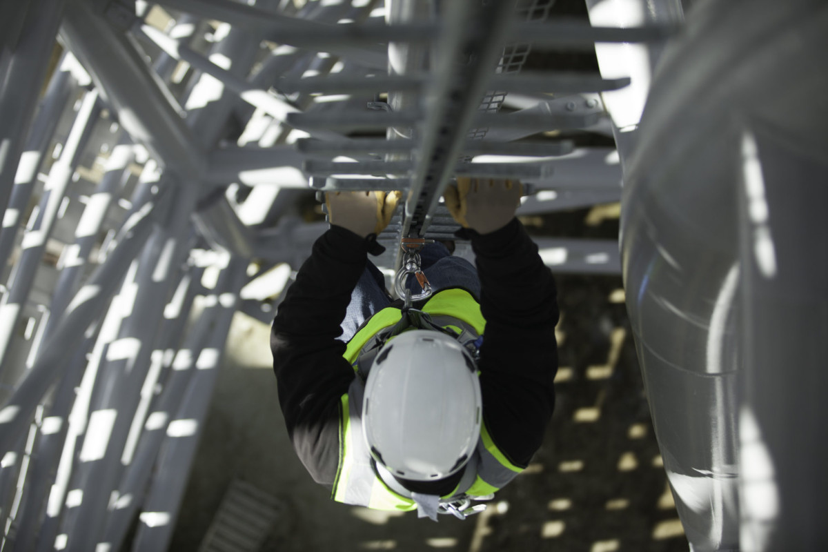 Vertical Fall Arrest Systems - Eurosafe | Eurosafe