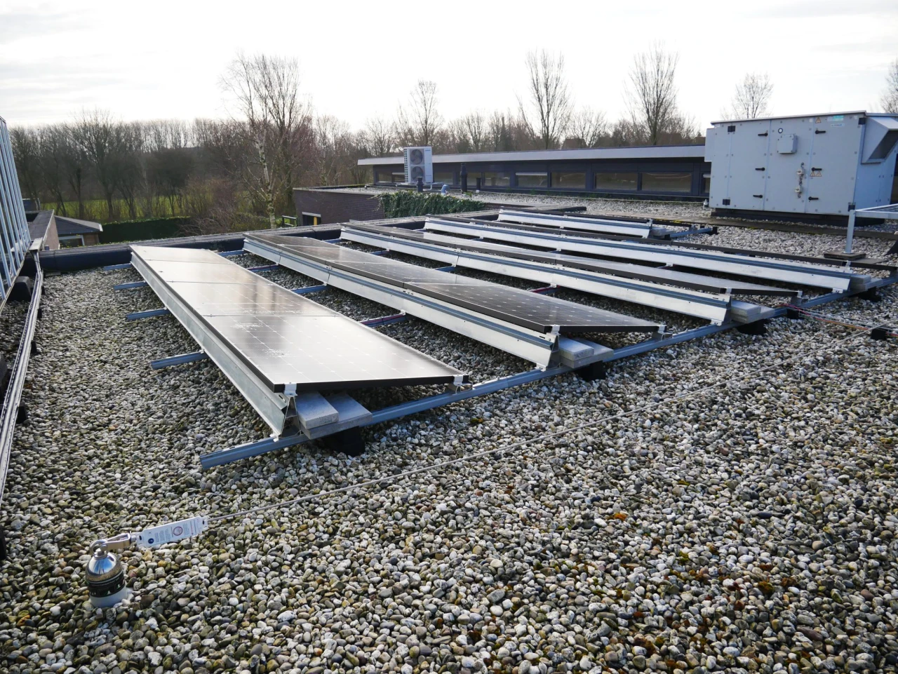 Zonnepanelen en MSA Latchways kabelsysteem – Ny Lankum, Franeker