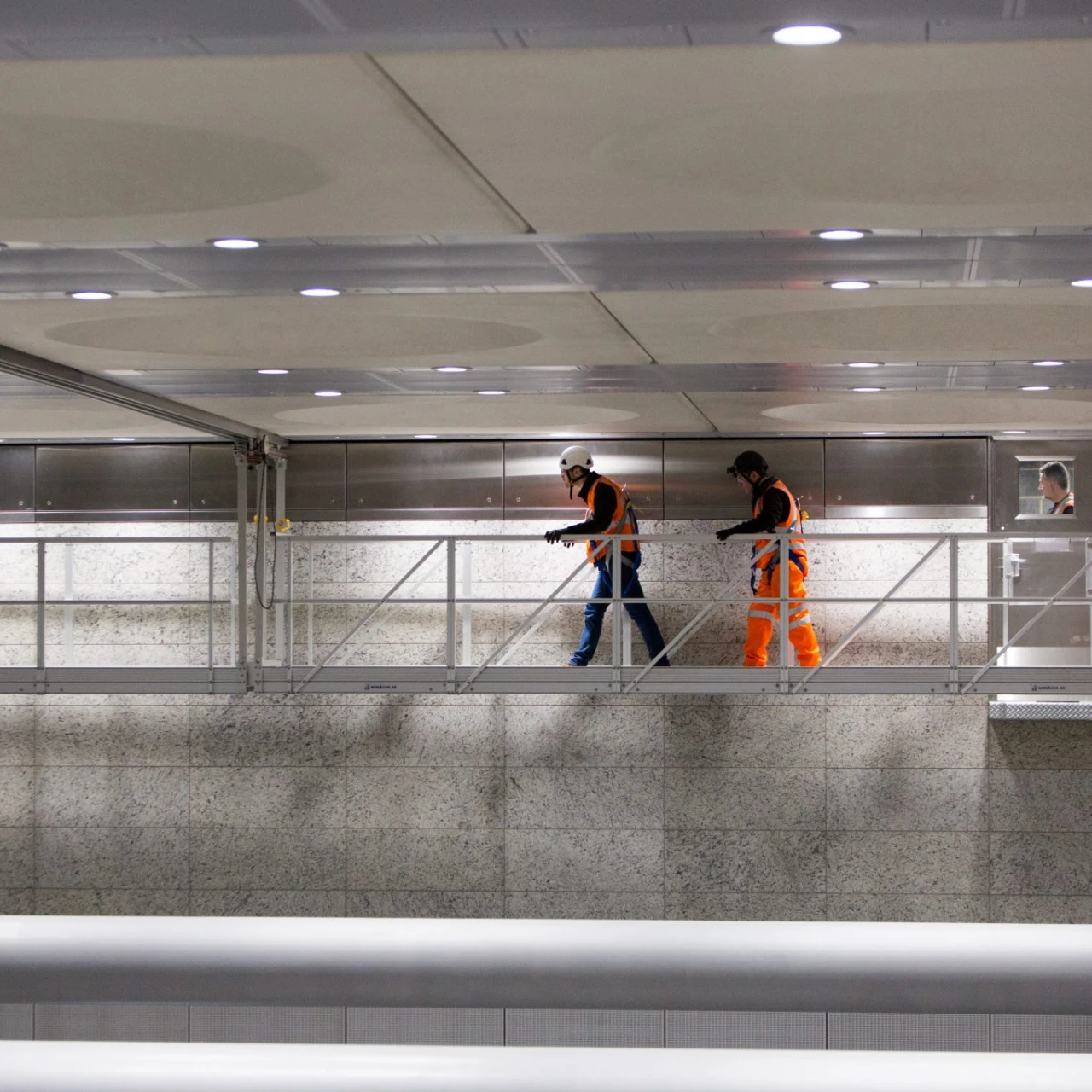 Victoria Station, Travelling Gantry, Training