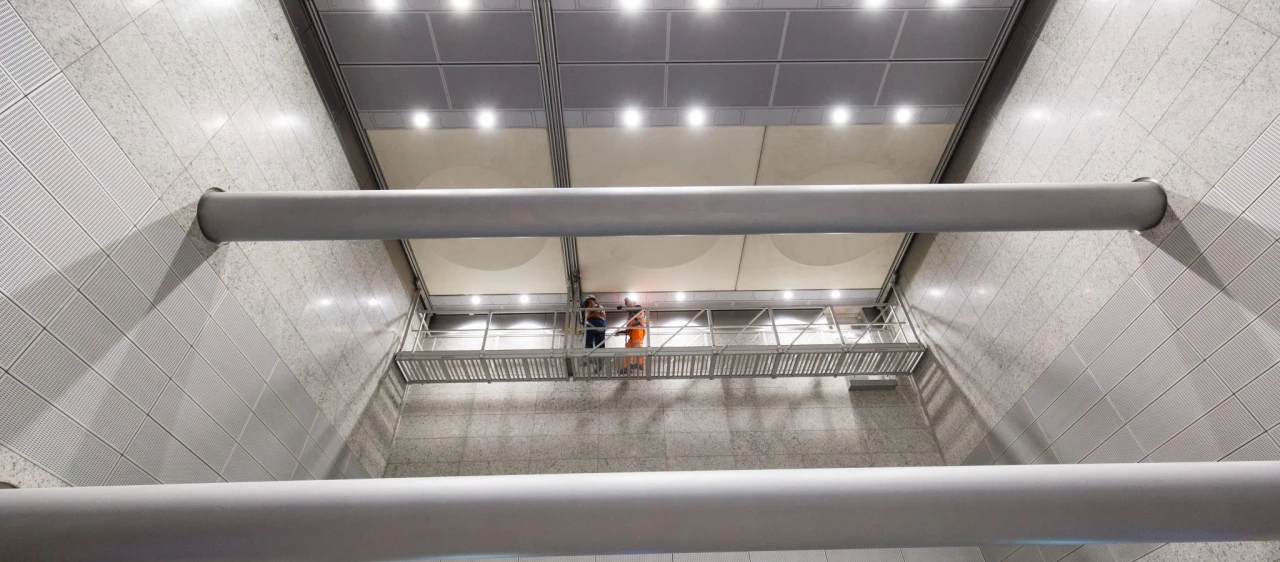 Victoria Line, Station, Travelling Gantry