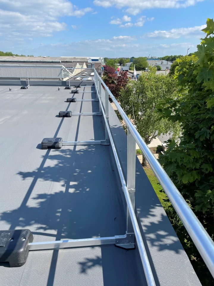 SolidRail Roof edge protection